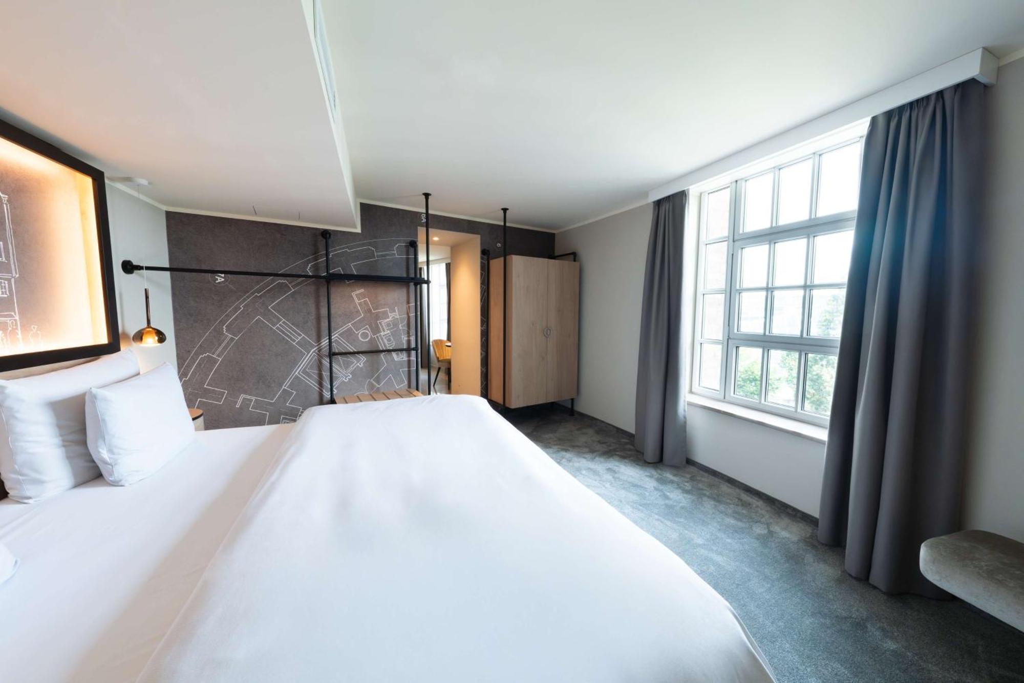 Hotel Wasserturm Cologne, Curio Collection By Hilton Colonia