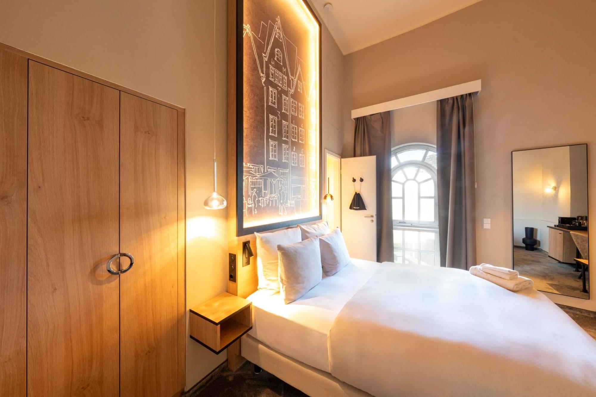 Hotel Wasserturm Cologne, Curio Collection By Hilton Colonia