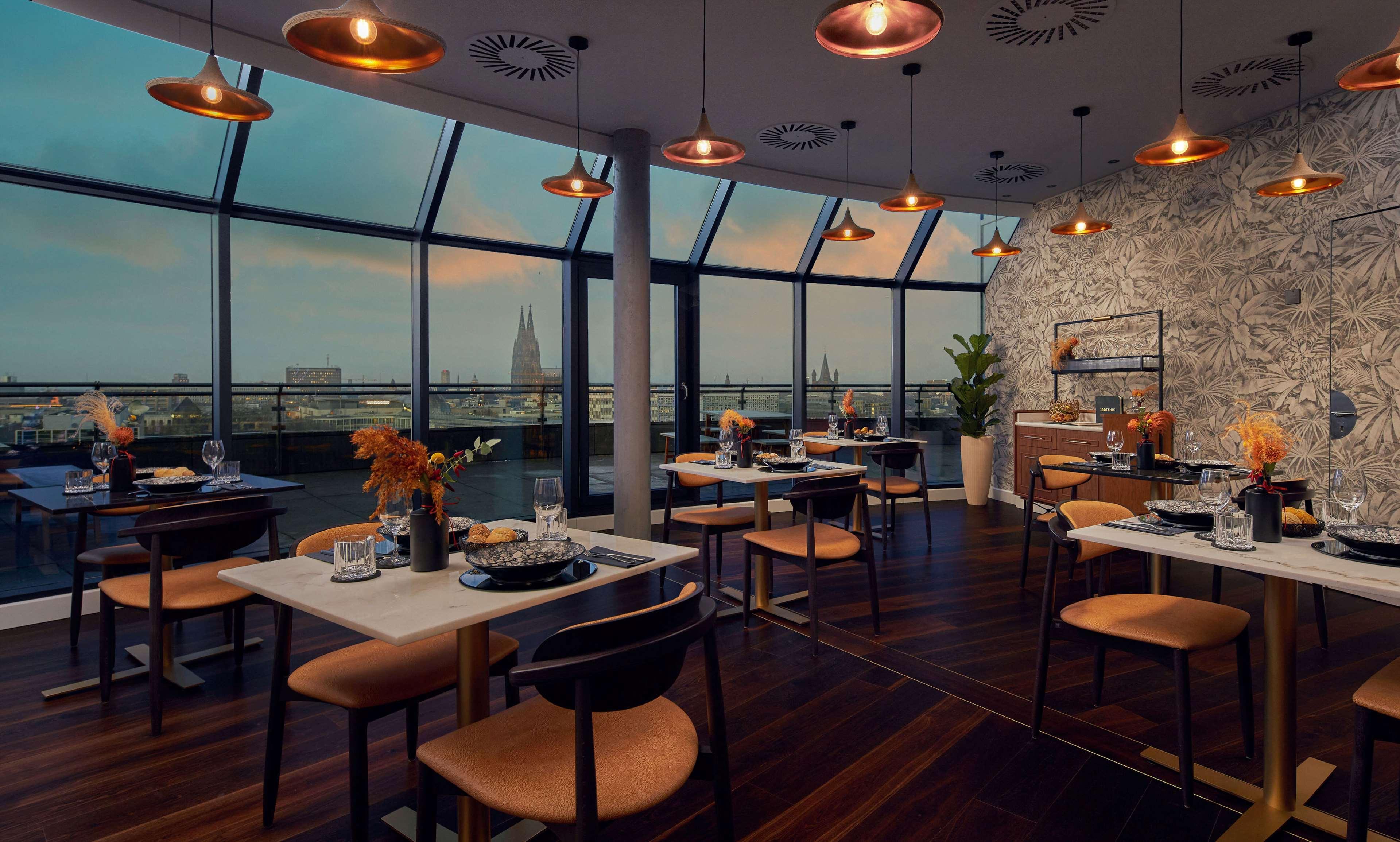 Hotel Wasserturm Cologne, Curio Collection By Hilton Kolonia